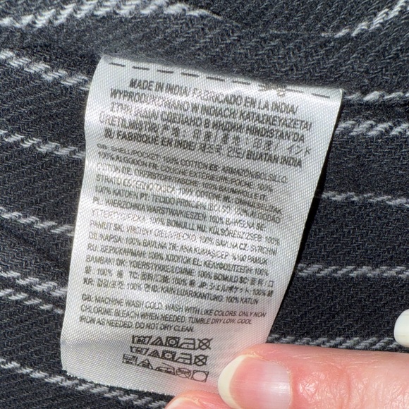 NWT Vans Men’s Black Pinstripe Button-Up Shirt Flannel (size Small) - Picture 4 of 7